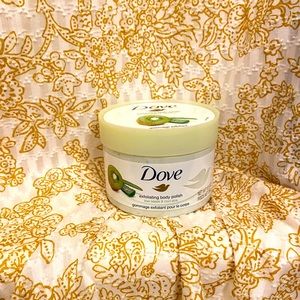Dove Body Polish Kiwi seeds and Cool Aloe